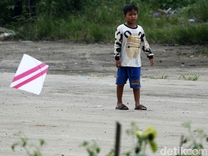Mengenang Masa Main Layang-layang Tanpa Beban di Bandung