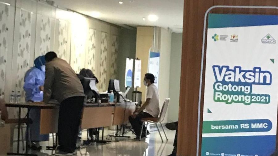 PT Bumi Resources Tbk (BUMI) melaksanakan vaksinasi batch pertama untuk seluruh karyawan Perseroan di Rumah Sakit Metropolitan Medical Center (MMC) hari Rabu, 16 Juni 2021.