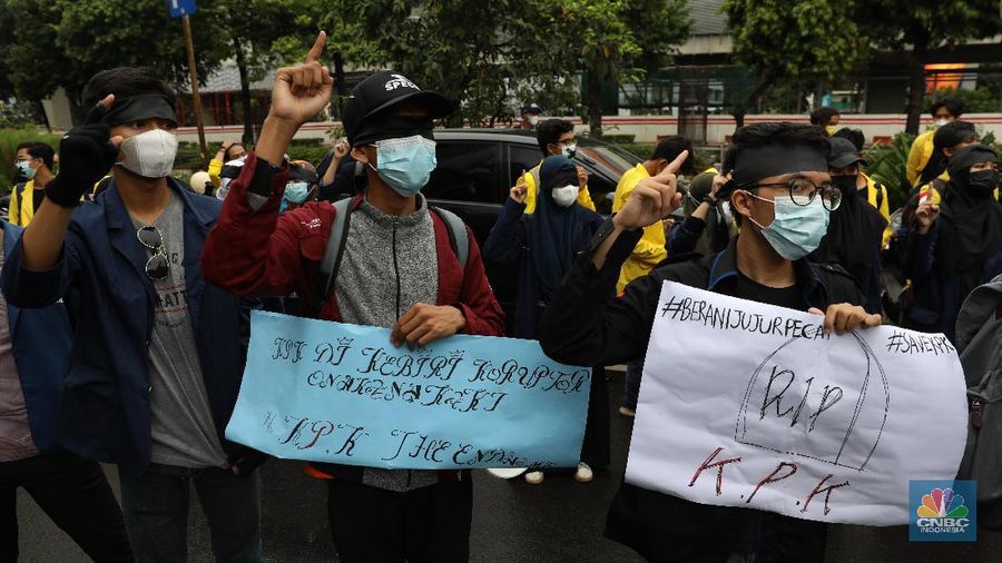 Demo BEM SI di KPK. (CNBC Indonesia/Andrean Kristianto)