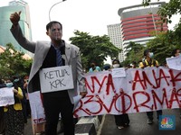 Potret Demonstrasi Menjaga KPK, Anak Kandung Reformasi