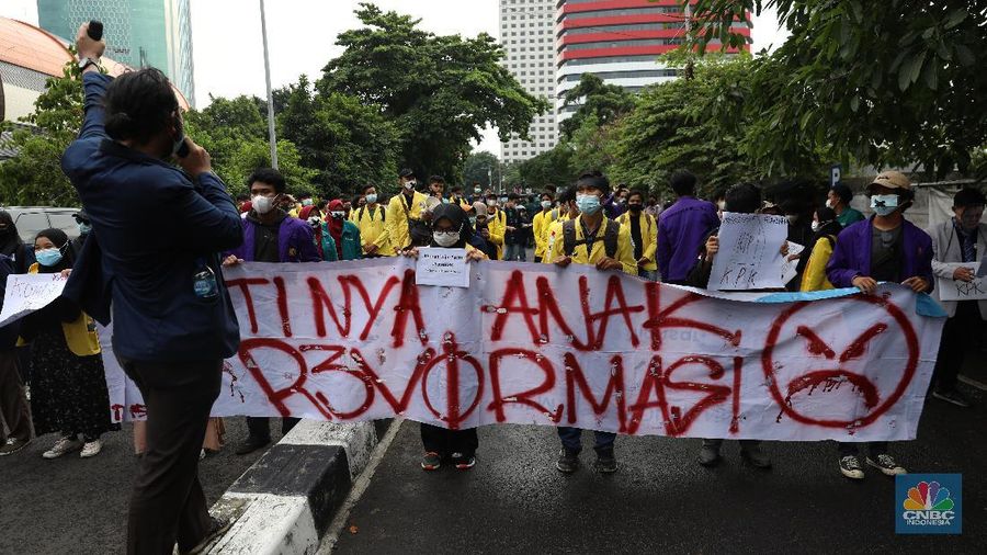 Demo BEM SI di KPK. (CNBC Indonesia/Andrean Kristianto)