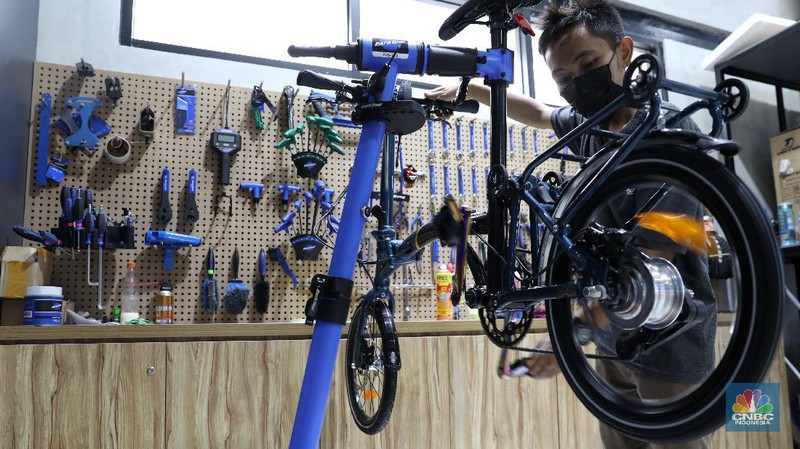 Ilustrasi Penjual Sepeda. (CNBC Indonesia/Andrean Kristianto)