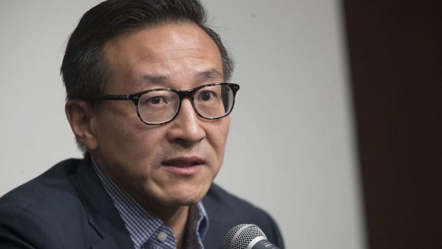 Joe Tsai, co-founder dan Executive Vice Chairman Alibaba Group dan pemilik baru New York Liberty, 9 Mei 2019 di New York. (AP Photo/Mary Altaffer)