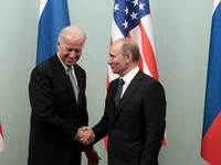 Mesra bak Dimabuk Cinta, Biden-Putin 'Empat Mata' di Swiss