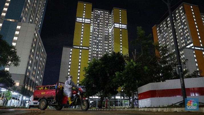 Rumah Sakit Darurat Covid-19 (RSDC) Wisma Atlet Kemayoran, Jakarta. (CNBC Indonesia/ Andrean Kristianto) Rumah Sakit Darurat Covid-19 (RSDC) Wisma Atlet Kemayoran, Jakarta, Selasa (15/6/2021). (CNBC Indonesia/ Andrean Kristianto)