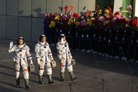 Bikin Geleng! Astronot China Ke Luar Angkasa, Ini Komentarnya