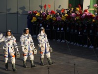 Bikin Geleng! Astronot China ke Luar Angkasa, Ini Komentarnya