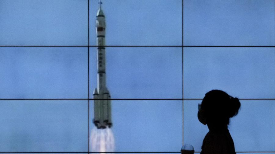 China luncurkan 3 Astronaut ke Stasiun Luar Angkasa. (AP/Ng Han Guan)