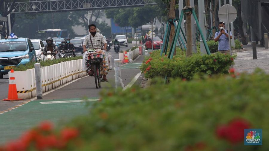 Ilustrasi jalur sepeda di Jakarta. (CNBC Indonesia/Andrean Kristianto)