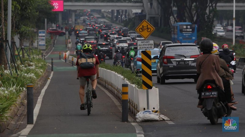 Ilustrasi jalur sepeda di Jakarta. (CNBC Indonesia/Andrean Kristianto)