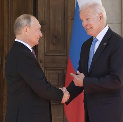 Biden dan Putin Tiba-Tiba Jadi Kompak, Ada Apa?