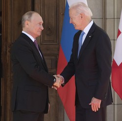 Media Rusia Dibabat Habis di Facebook, Putin Ngamuk
