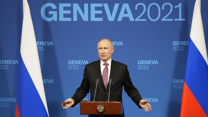Presiden Rusia Vladimir Putin di acara KTT AS-Rusia, Villa La Grange di Jenewa, Swiss, Rabu (16/62021). (AP/Alexander Zemlianichenko) Presiden Rusia Vladimir Putin di acara KTT AS-Rusia, Villa La Grange di Jenewa, Swiss, Rabu (16/62021). (AP/Alexander Zemlianichenko)