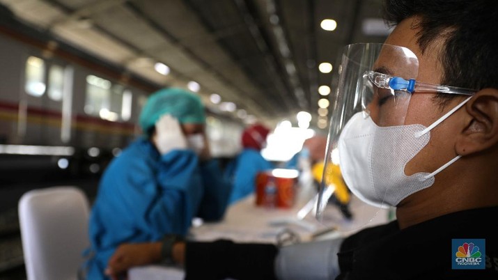 Vaksinasi di Stasiun Bogor, Kamis (17/6/2021). (CNBC Indonesia/Muhammad Sabki) Vaksinasi di Stasiun Bogor, Kamis (17/6/2021). (CNBC Indonesia/Muhammad Sabki)