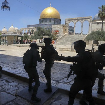 Mencekam, Suasana Bentrok di Masjid Al Aqsa
