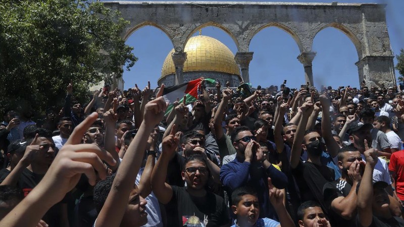 Bentrok di Masjid Al Aqsa. (AP/Maya Alleruzzo)