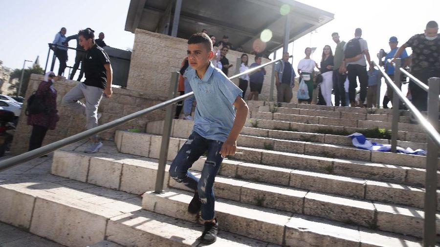 Bentrok di Masjid Al Aqsa. (AP/Maya Alleruzzo)