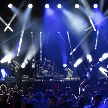 Tanpa Masker! Ada Lautan Manusia Saat Konser Musik di Inggris
