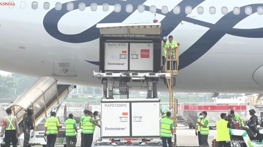 Kedatangan Vaksin Covid-19 Tahap ke-17, Bandara Internasional Soekarno-Hatta, 20 Juni 2021  (Tangkapan Layar Youtube Sekretariat Presiden)