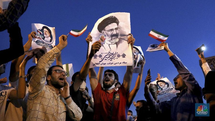 Supporters of Iranian president-elect Ebrahim Raisi celebrate after he won the presidential election in Tehran, Iran, Saturday, June 19, 2021.   Initial results released Saturday propelled Raisi, a protege of the country's supreme leader, into Tehran’s highest civilian position. The vote appeared to see the lowest turnout in the Islamic Republic’s history.  (AP Photo/Ebrahim Noroozi)