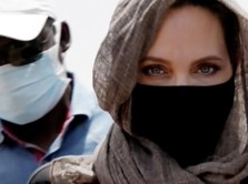 Angelina Jolie Unggah Surat dari Wanita Afghanistan