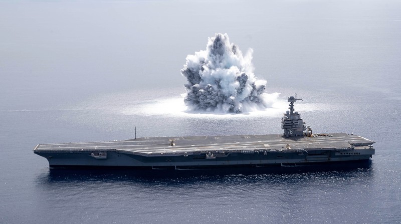 Ledakan pertama dari Full Ship Shock Trials!  (Twitter/@Warship78)