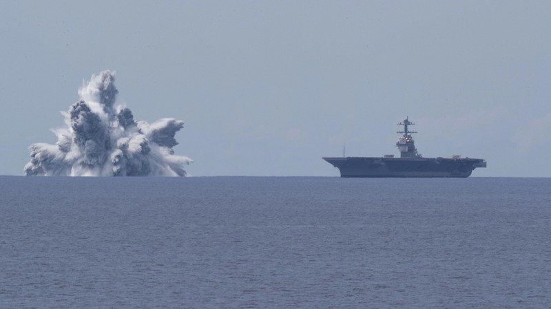 Ledakan pertama dari Full Ship Shock Trials!  (Twitter/@Warship78)
