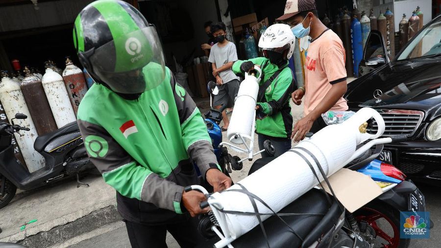 Meningkatnya Permintaan Tabung Oksigen di Jakarta (CNBC Indonesia/Andrean Kristianto)