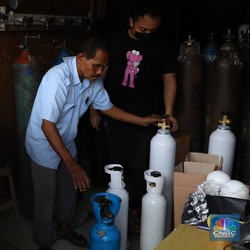 Tabung Oksigen Diborong, Awas Harga 'Digoreng' Pedagang!