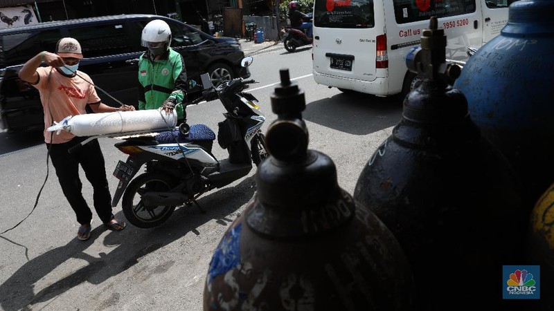 Meningkatnya Permintaan Tabung Oksigen di Jakarta (CNBC Indonesia/Andrean Kristianto)