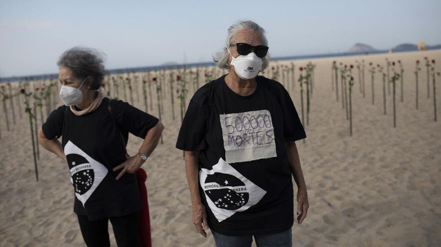 Roses are placed on Copacabana beach to honor the 500,000 COVID-19 deaths and to protest against Brazilian President Jair Bolsonaro and his handling of the COVID-19 pandemic, in Rio de Janeiro, Brazil, Sunday, June 20, 2021. Brazil's COVID-19 death toll surpassed the milestone of 500,000 deaths on Saturday night. (AP Photo/Silvia Izquierdo)
