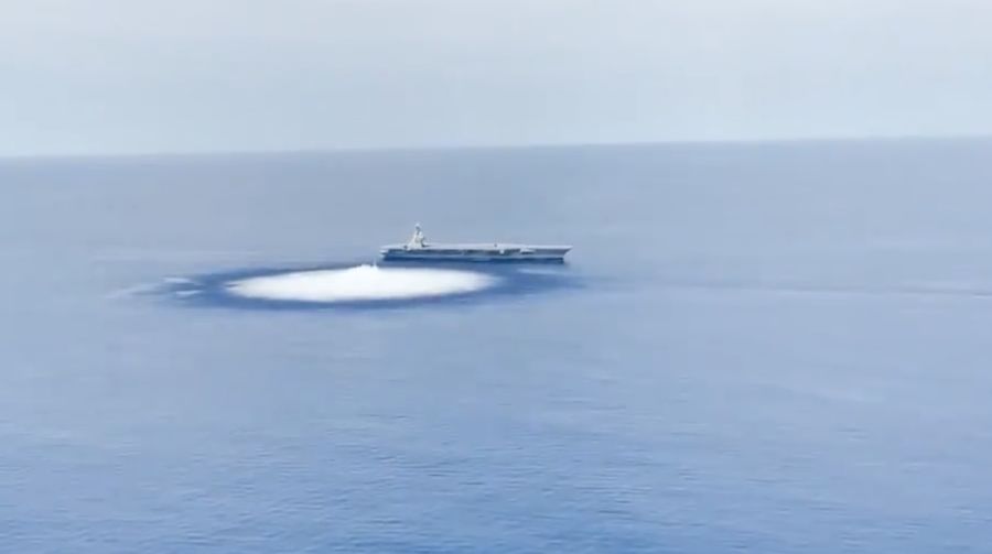 Ledakan pertama dari Full Ship Shock Trials!  (Twitter/@Warship78)