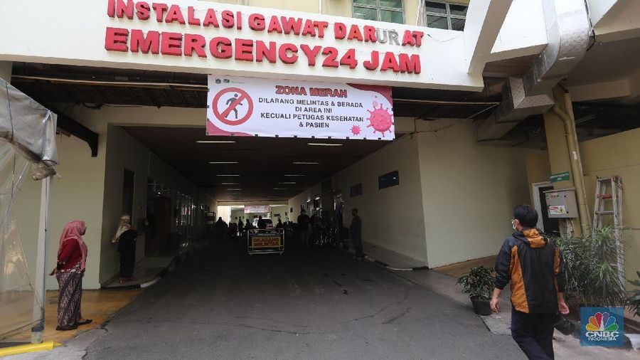 Antrean Pasien Covid di RSUD Cengkareng (CNBC Indonesia/Tri Susilo)