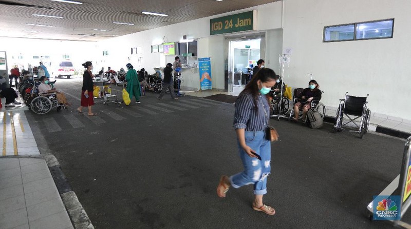 Antrean Pasien Covid di RSUD Cengkareng (CNBC Indonesia/Tri Susilo)