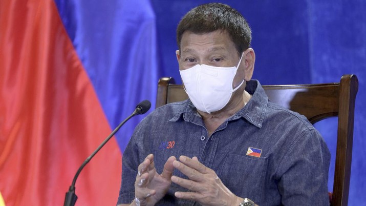 CORRECTS CITY TO DAVAO INSTEAD OF MANILA - In this photo provided by the Malacanang Presidential Photographers Division, Philippine President Rodrigo Duterte gestures as he meets members of the Inter-Agency Task Force on the Emerging Infectious Diseases in Davao, Philippines, Monday, June 21, 2021. The Philippine president has threatened to order the arrest of Filipinos who refuse COVID-19 vaccination and told them to leave the country for hard-hit countries like India and the United States if they would not cooperate with massive efforts to end the pandemic. (Simeon Celi/Malacanang Presidential Photographers Division via AP)