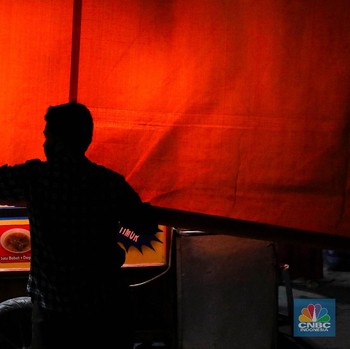 Potret Resto hingga Kaki Lima Tutup Cepat karena PPKM Mikro