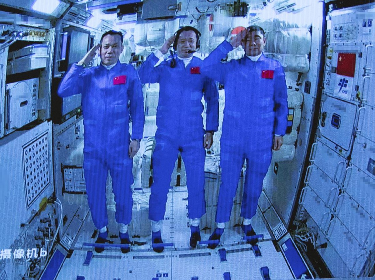 Tiga Taikonaut China Terancam Terperangkap Akibat Kerusakan Pesawat Shenzhou-20