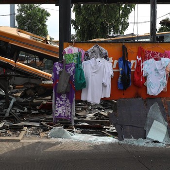 Penampakan Bangkai Bus Transjakarta Dipotong Berkeping-keping