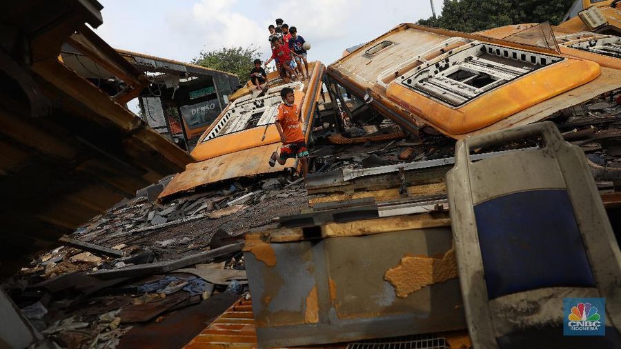 Bangkai Busway TransJakarta (CNBC Indonesia/Andrean Kristianto)