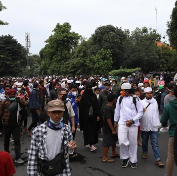 Kerumunan Massa Pendukung HRS di Tengah Pengetatan PPKM Mikro
