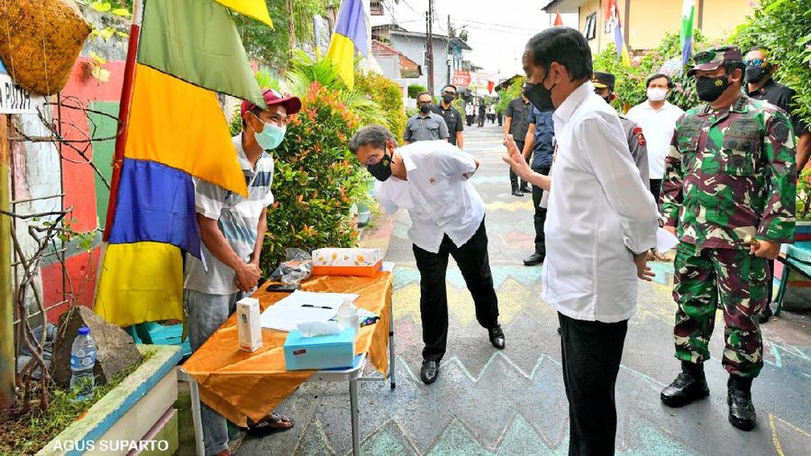 Jokowi Blusukan di Kawasan PPKM Mikro (Dok agus suparto)