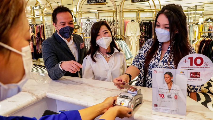 Bank Mega bekerjasama dengan Metro Department Store dan Visa melakukan launching Mega Metro Card yang kini dihadirkan bagi masyarakat untuk menjadi lifestyle shopping credit card.