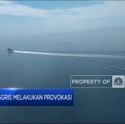 Rusia Lepaskan Tembakan Peringatan Usir Kapal Perang Inggris