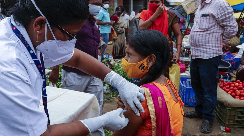A health worker prepares to administer the Covishield vaccine to a person during a special vaccination drive against COVID-19 at a vegetable market in Hyderabad, India, Thursday, June 24, 2021. (AP Photo/Mahesh Kumar A.)