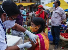 Melihat Jurus India Turunkan Covid, Kebut Vaksin 8 Juta/Hari