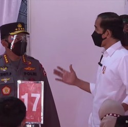 Jokowi Tantang Kapolda Vaksin 2X Lipat, Siap Pak Polisi?