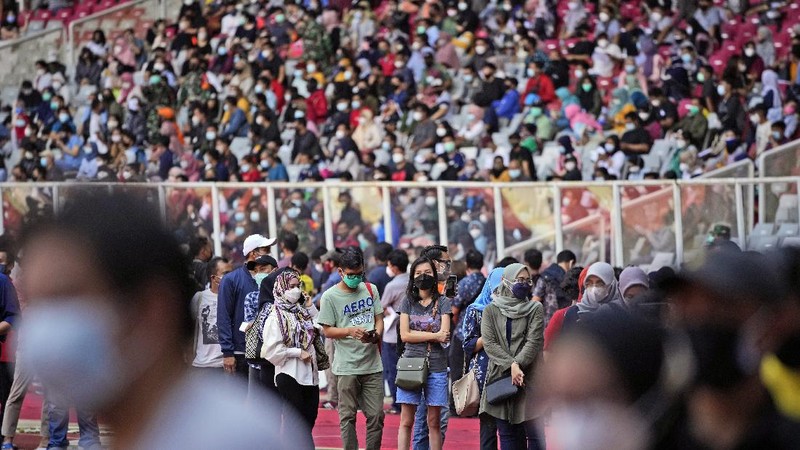 People line up to get vaccinated with the Sinovac COVID-19 vaccine during a mass vaccination at Gelora Bung Karno Main Stadium in Jakarta, Indonesia, Saturday, June 26, 2021. The world's fourth most populous country, has seen COVID-19 infections surge in recent weeks, putting pressure on hospitals, including in the capital city, where most of hospital beds are full, and has added urgency to the government's plan to inoculate 1 million people each day by next month. (AP Photo/Dita Alangkara)