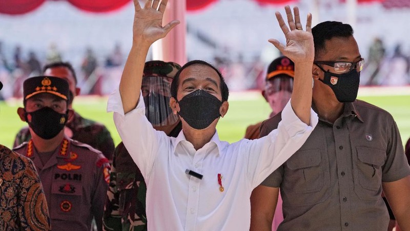 People line up to get vaccinated with the Sinovac COVID-19 vaccine during a mass vaccination at Gelora Bung Karno Main Stadium in Jakarta, Indonesia, Saturday, June 26, 2021. The world's fourth most populous country, has seen COVID-19 infections surge in recent weeks, putting pressure on hospitals, including in the capital city, where most of hospital beds are full, and has added urgency to the government's plan to inoculate 1 million people each day by next month. (AP Photo/Dita Alangkara)