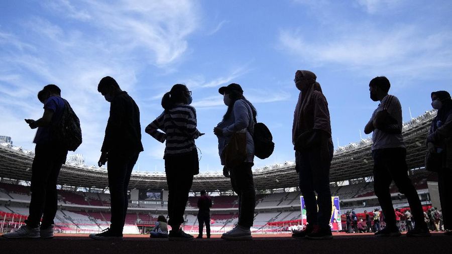 People line up to get vaccinated with the Sinovac COVID-19 vaccine during a mass vaccination at Gelora Bung Karno Main Stadium in Jakarta, Indonesia, Saturday, June 26, 2021. The world's fourth most populous country, has seen COVID-19 infections surge in recent weeks, putting pressure on hospitals, including in the capital city, where most of hospital beds are full, and has added urgency to the government's plan to inoculate 1 million people each day by next month. (AP Photo/Dita Alangkara)