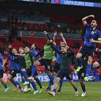 Perkasanya Denmark & Perjuangan Berat Italia di 16 Besar Euro